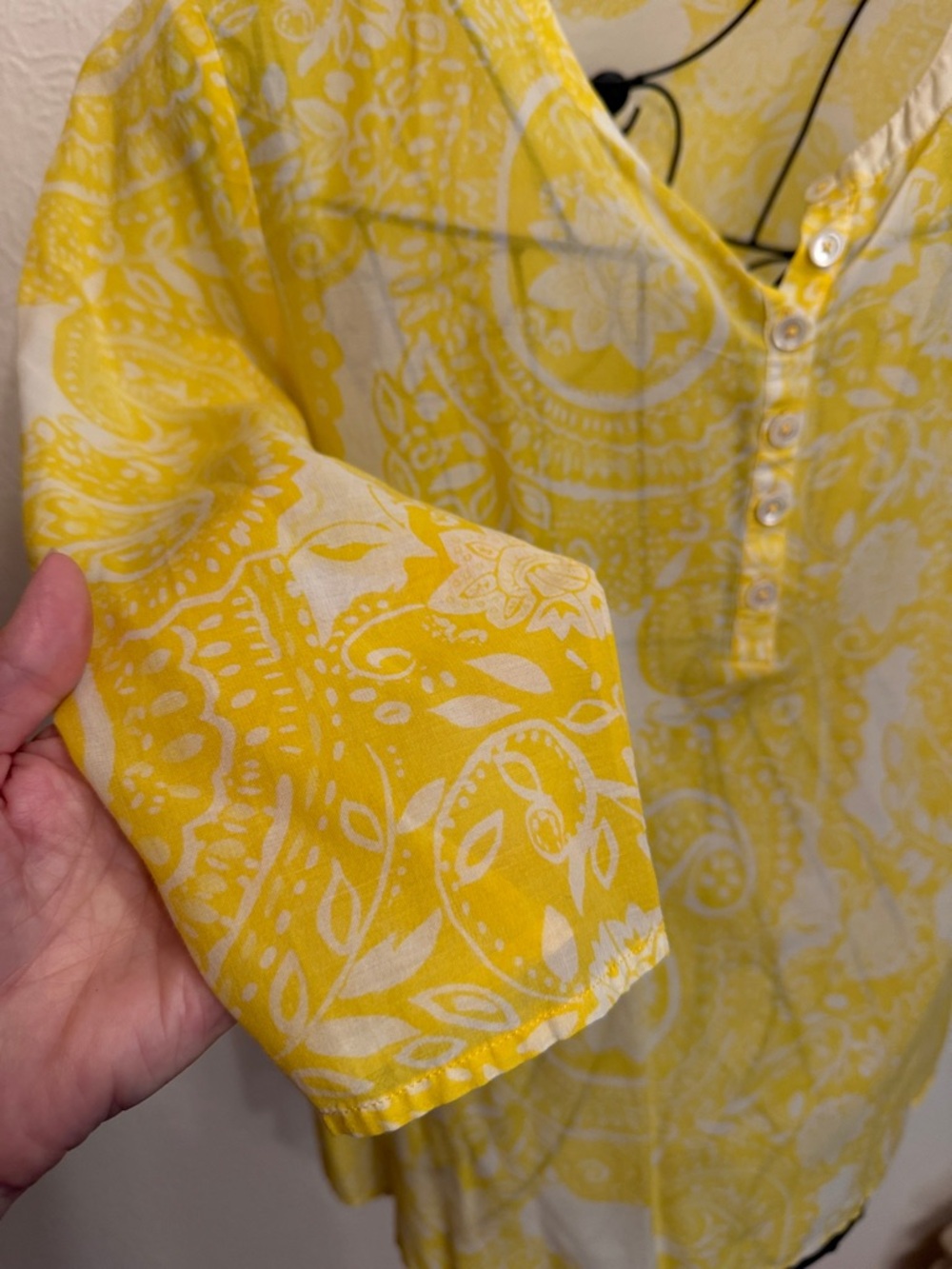 🐣🐣🐣BOGOHO🐣🐣🐣Women’s Yellow Paisley Henley Top - Picture 4 of 9